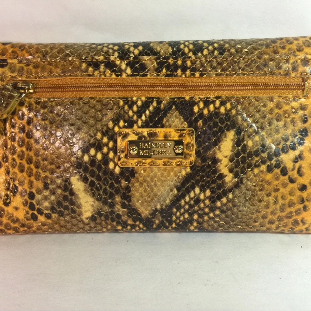 Elegant Snake Print Clutch - Picture 5 of 7